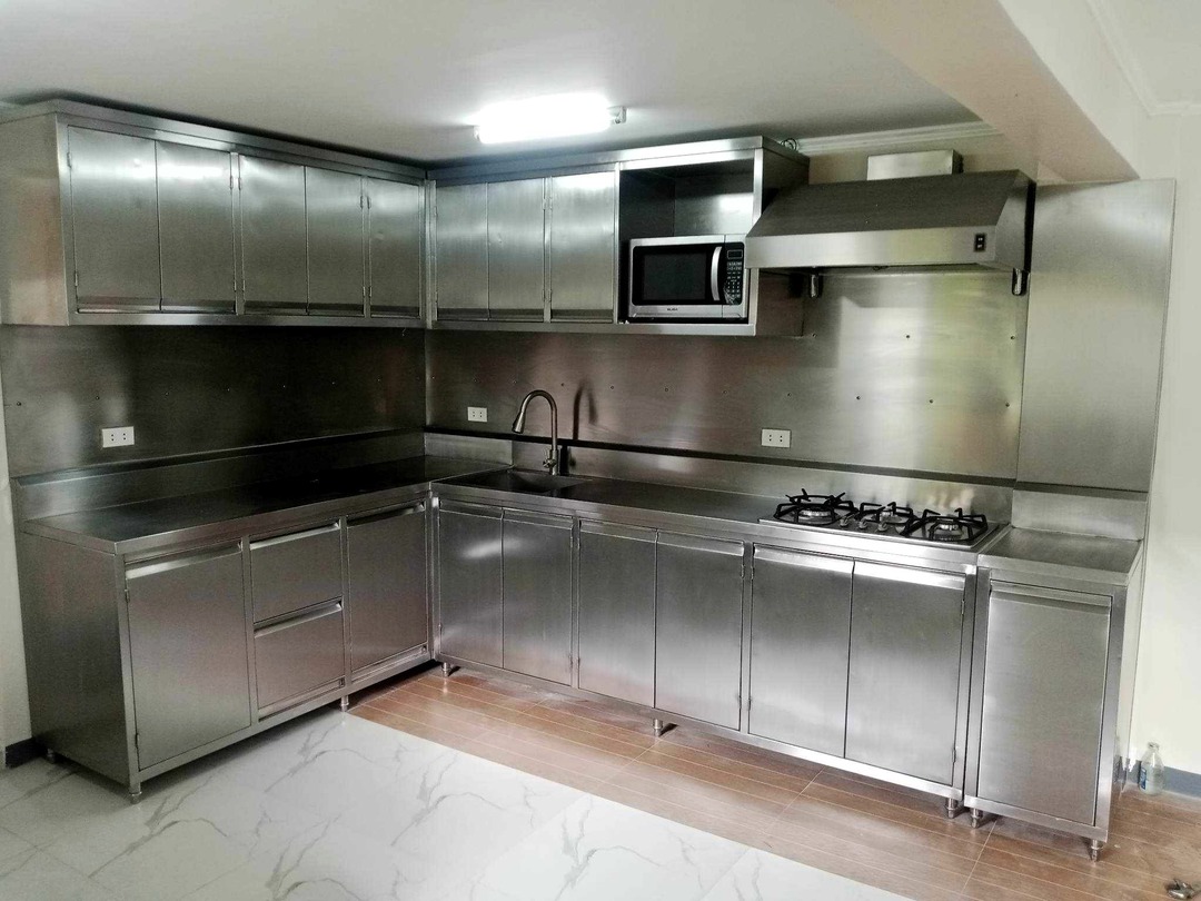 Full Kitchen Setup (Residential / with Range Hood & Ducts)