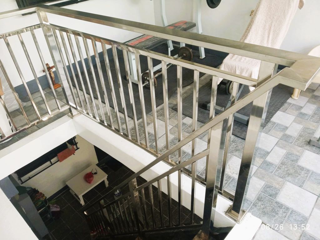 Stairway Railing (Indoor)